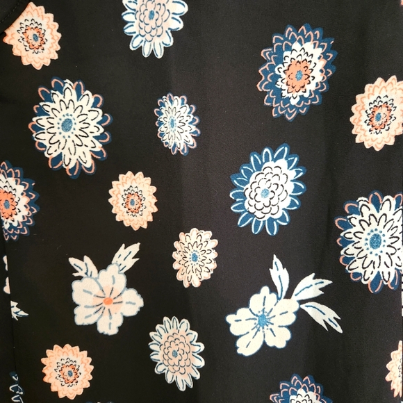 Loft Outlet Women's Black Floral Tank, Size Large - Picture 3 of 8